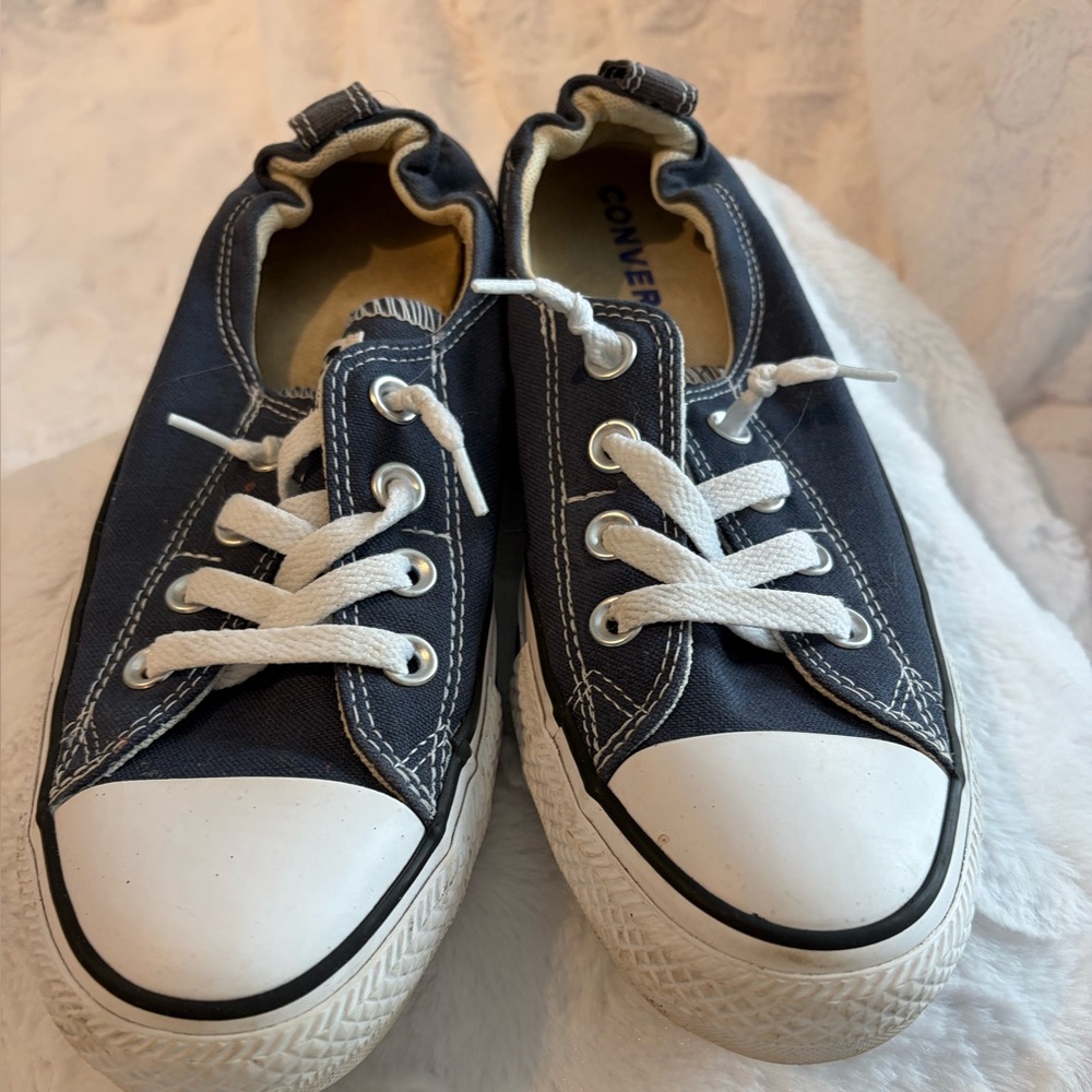 Converse all star women’s Low Top Canvas Sneakers - solid navy, sz9